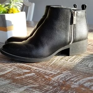 Kenneth Cole Black Botties Size 6
